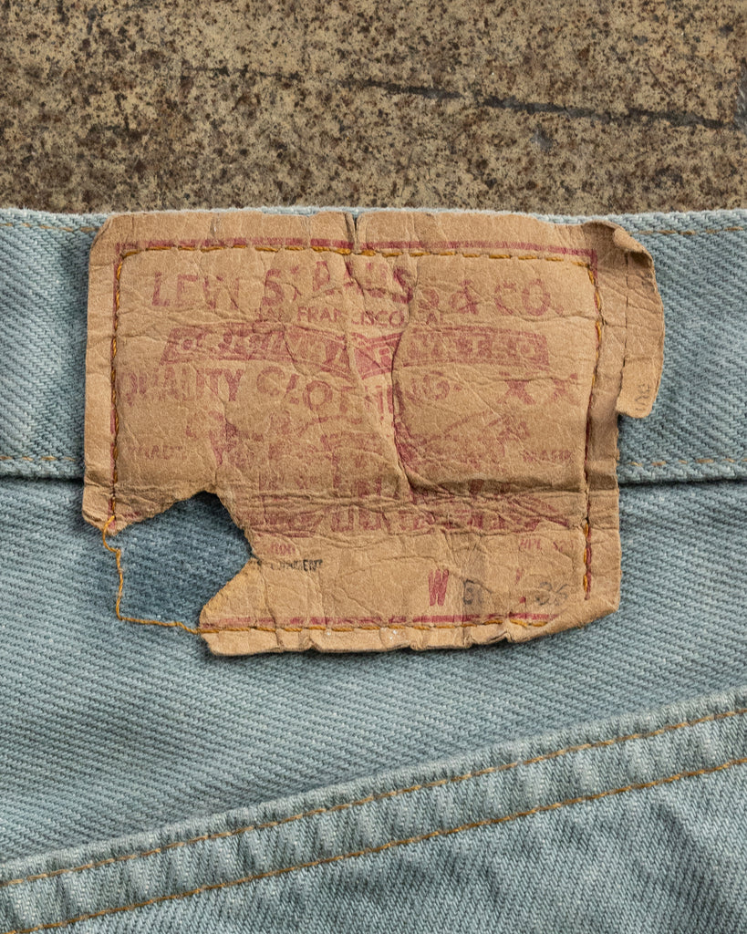 Levi's 501 Faded Blue Jeans - 1990s DETAIL PHOTO